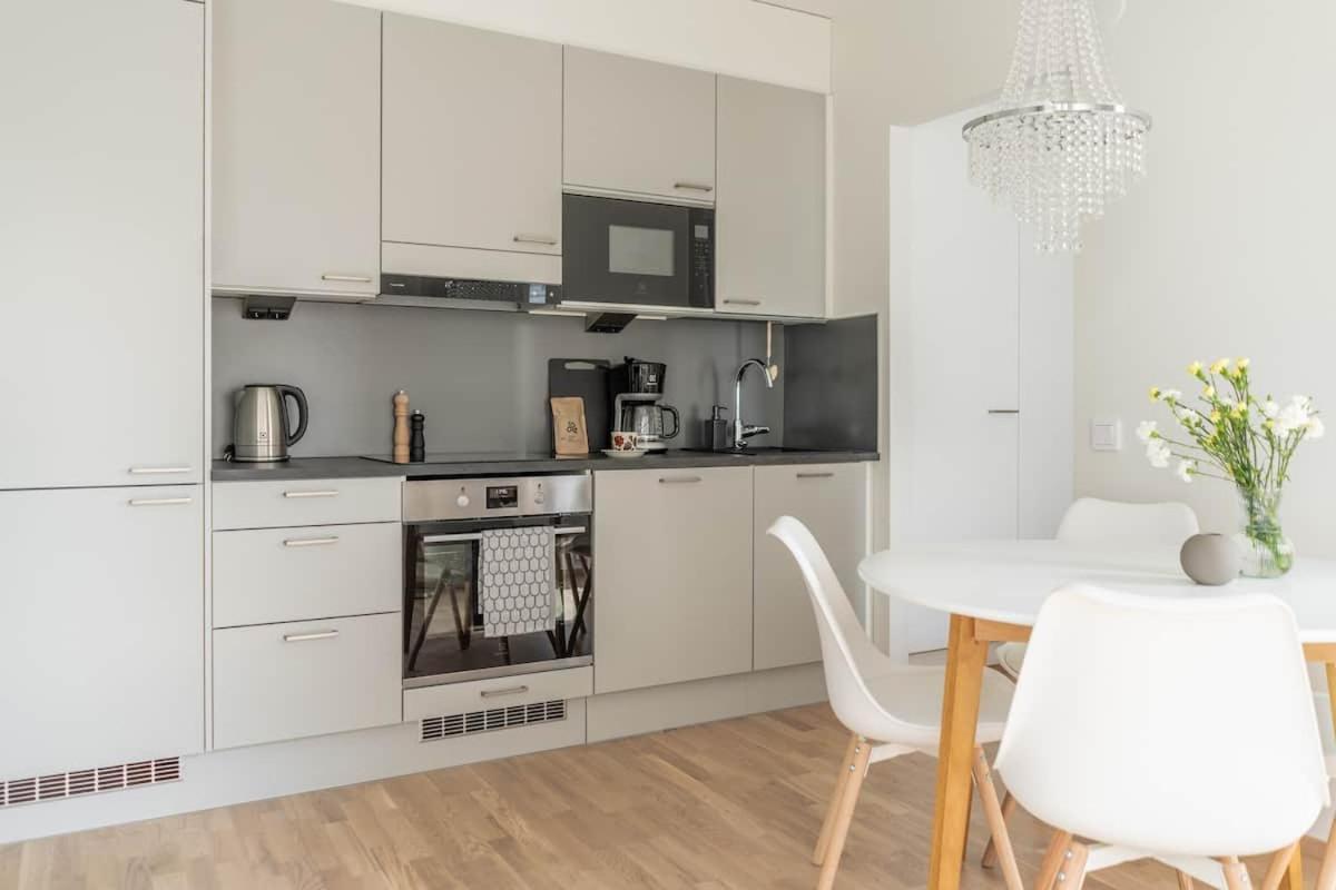 Cozy Apartment Right Next To Metro Station Espoo Ngoại thất bức ảnh